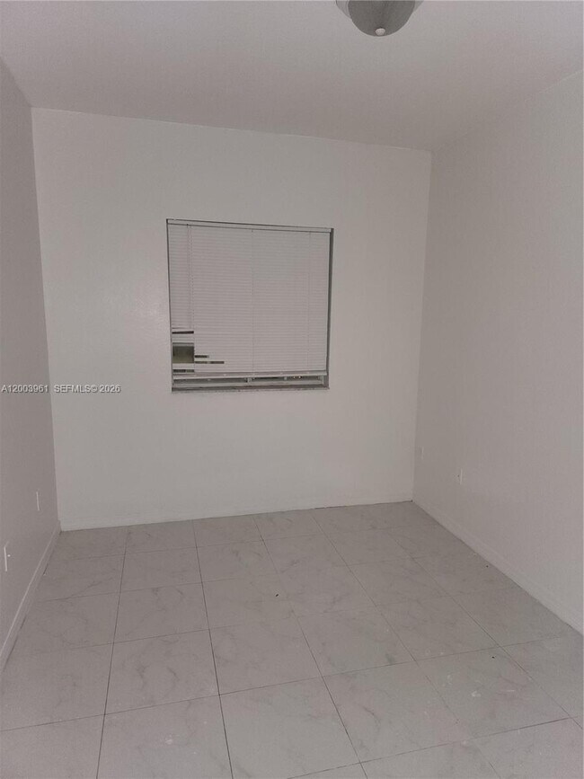Foto del edificio - 6972 NW 179th St