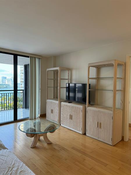 Building Photo - 540 Brickell Key Dr