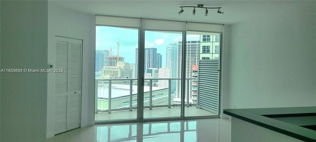 Foto del edificio - 300 S Biscayne Blvd