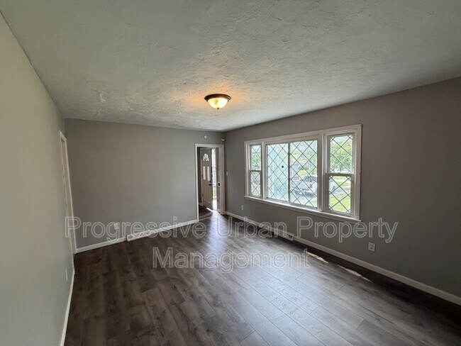 Foto del edificio - 3899 E 151st St