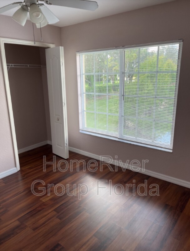 Foto del edificio - 12020 Rain Brook Ave