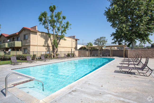 Piscina - Aventerra Apartment Homes