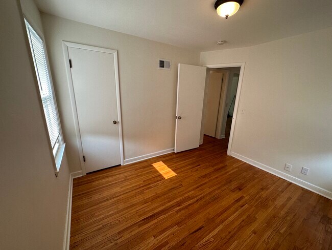 Foto del edificio - 3207 W 47th St