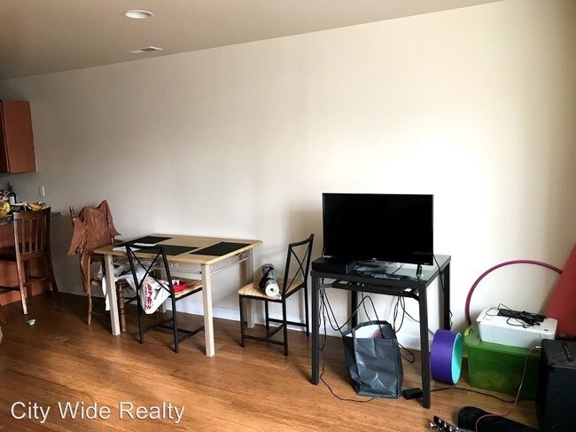 Foto del edificio - 1717 W Montgomery Ave