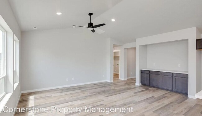 Building Photo - 4 br, 2 bath House - 2213 W Minerva St