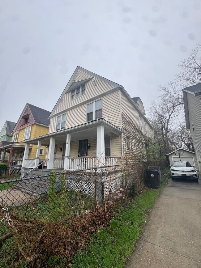 Building Photo - 632 E 101st St