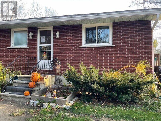 Building Photo - 4918 Leitrim Rd