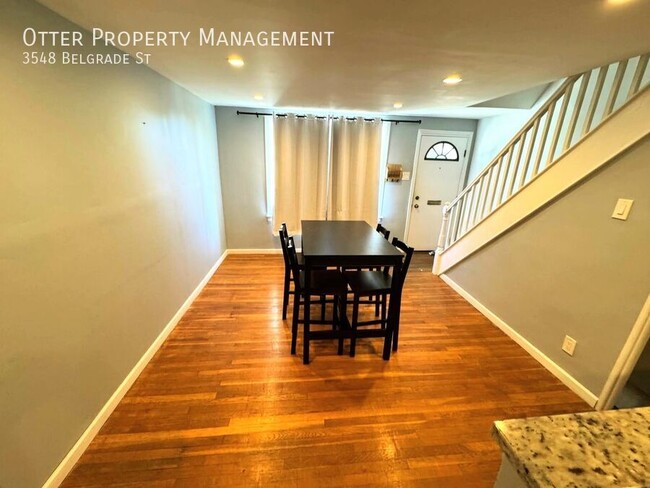 Foto del edificio - 3BR/1BA Beautiful Port Richmond Home with ...