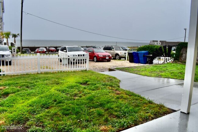 Foto del edificio - 4 br, 2.5 bath Townhome - 4615 Ocean View Ave