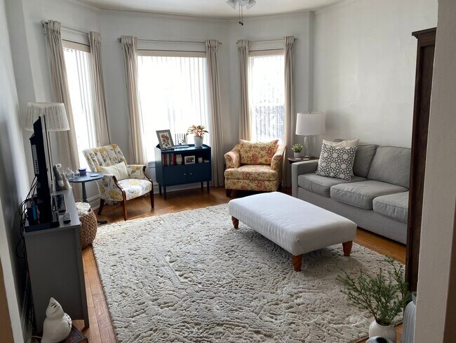Foto del edificio - 3704 N Magnolia Ave