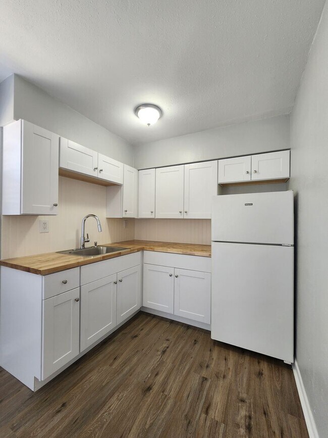 Foto del edificio - ** UNDER NEW MANAGEMENT **  1 Bedroom / 1 ...