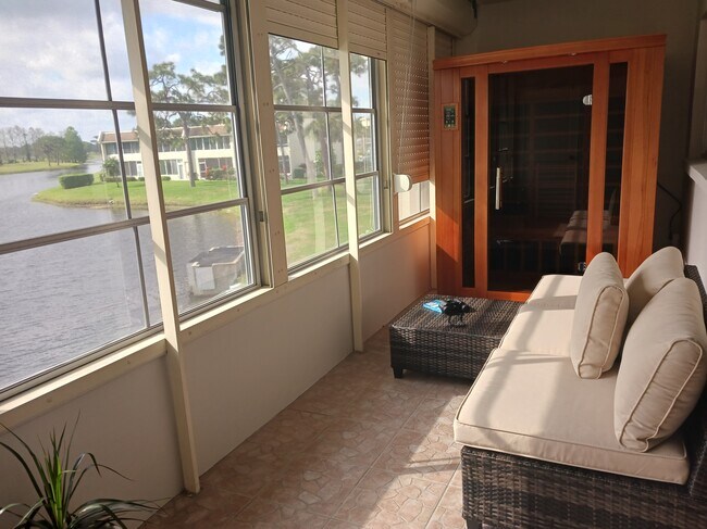Foto del edificio - 7153 W Country Club Dr N
