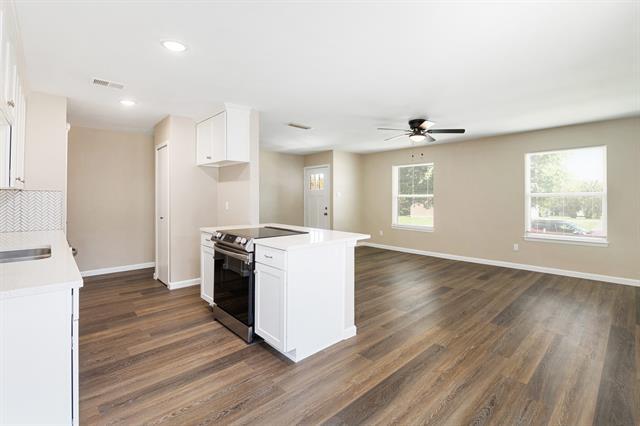 Building Photo - 1418 High Meadow Dr