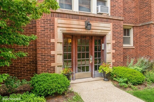 Building Photo - 240 S Maple Ave