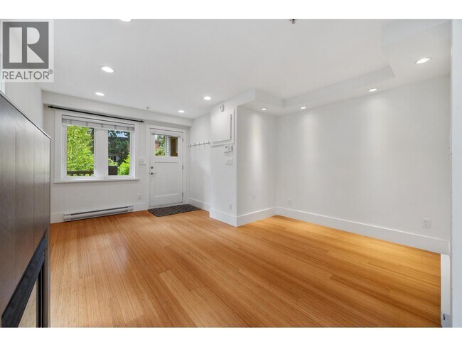 Photo du bâtiment - 67 E 16th Ave