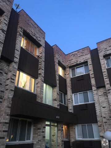 Building Photo - 8651 W Foster Ave