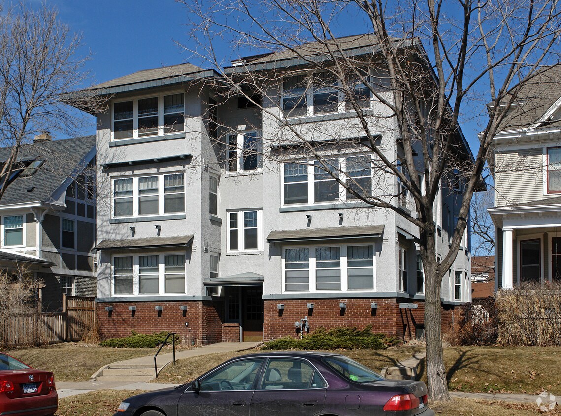 Building Photo - 1049 Goodrich Ave