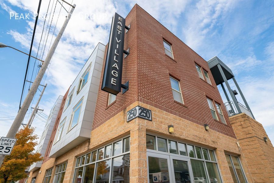 Primary Photo - Available Now! 3 Bedroom Apartment in a Gr...