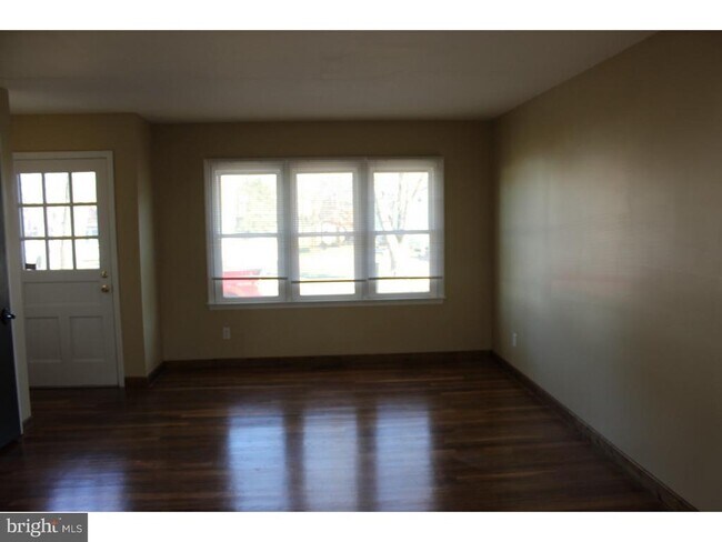 Foto del edificio - 113 W Rutherford Dr