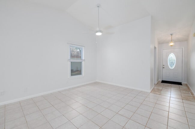 Building Photo - 1705 Maryus Ct