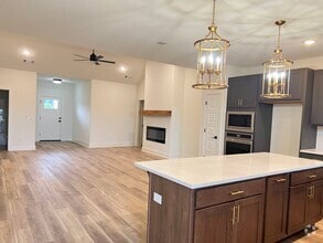 Building Photo - 381 S Benchmark Ln