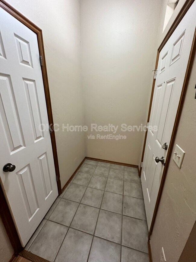 Building Photo - 1306 SW 25th St