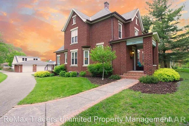 Building Photo - 3207 N Knoxville Ave