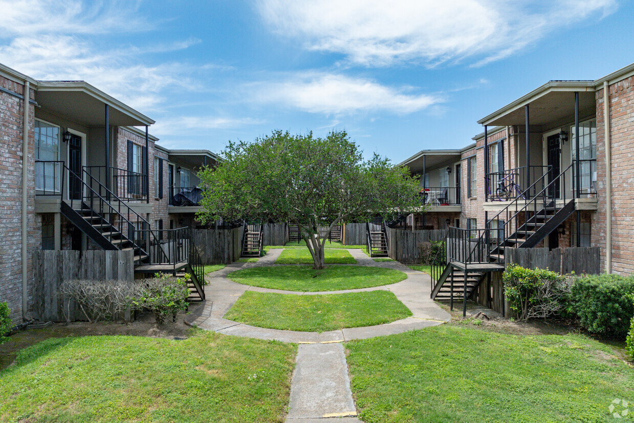 Oaks of Charleston - Apartments in Houston, TX | Apartments.com