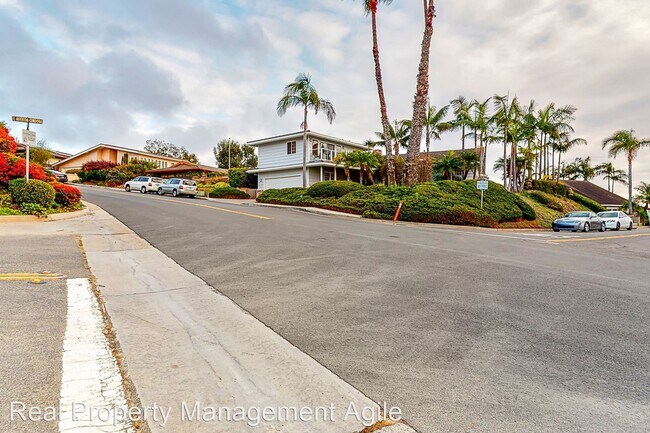 Building Photo - 4 br, 3.5 bath House - 416 S La Esperanza