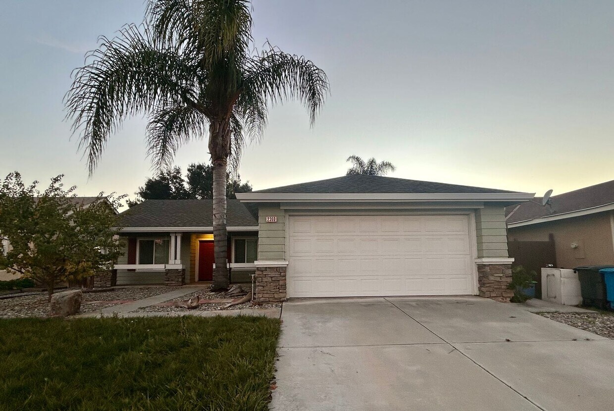 Primary Photo - Great Family Home in Fantastic Hollister Neighborhood!