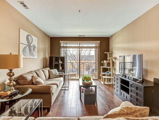 Building Photo - 1 br, 1 bath Condo - 6436 Roosevelt Rd