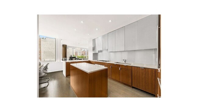 Foto del edificio - 350 W Broadway