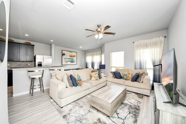 Foto del edificio - 13323 Colina Mdws Ln