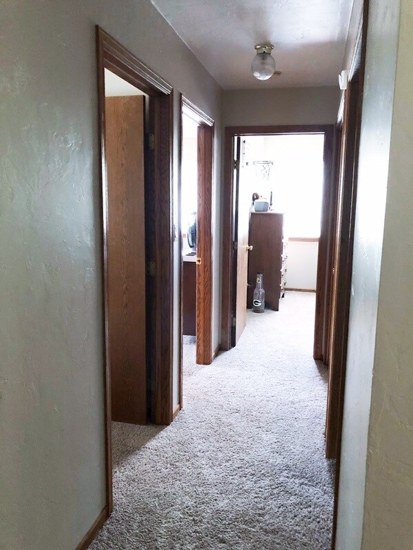 3 bedrooms with bathroom on upper level - 343 DesPlaine De Pere