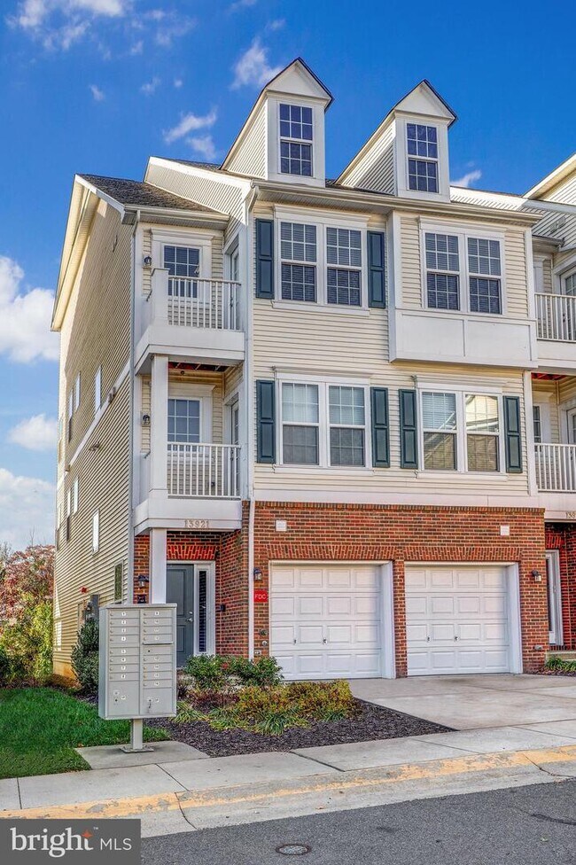 13921 Hollow Wind Way Unit 201, Woodbridge, VA 22191 Condo for Rent
