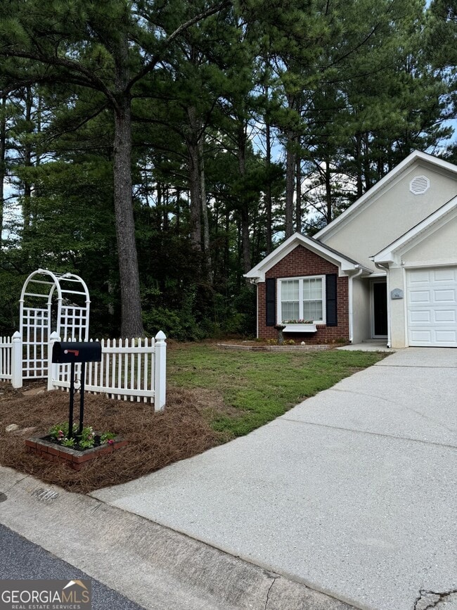 Building Photo - 701 S Fairfield Dr