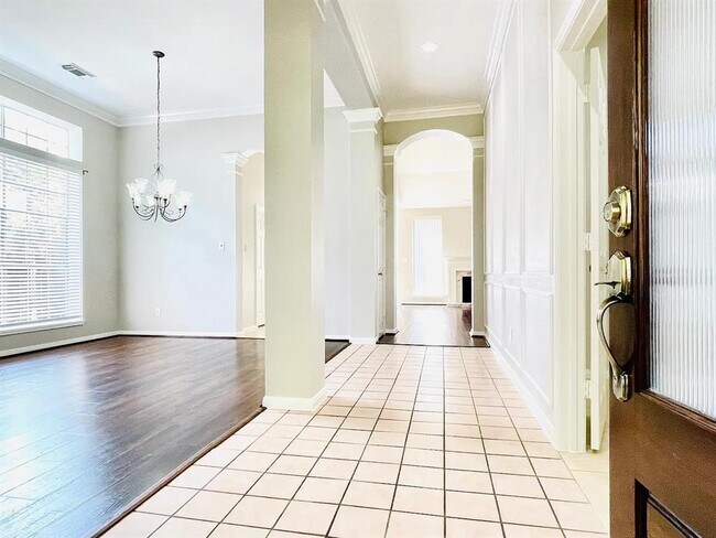 Building Photo - 4310 Ringrose Dr