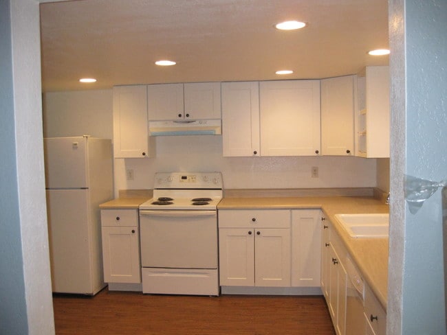 Building Photo - 831 Meade St