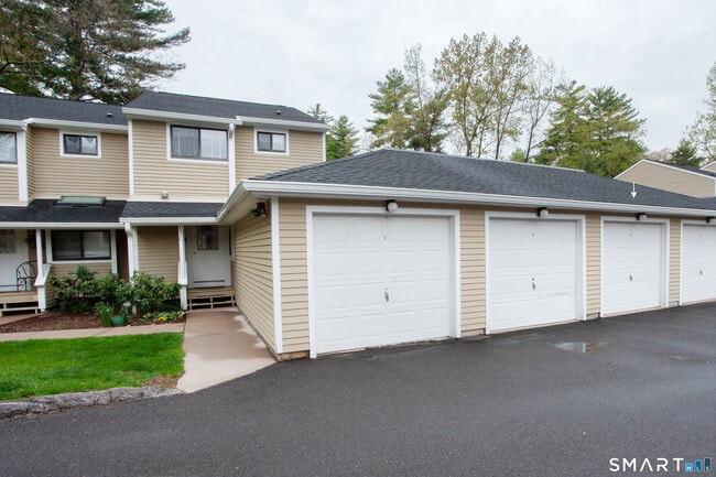 Building Photo - 17 Wiggins Farm Dr