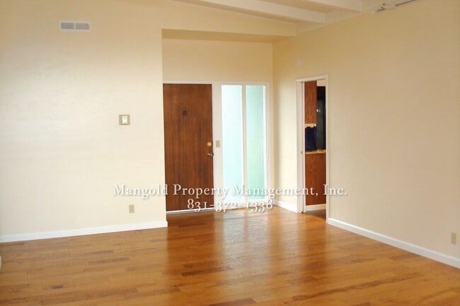 Building Photo - Beautiful 3-Bed, 2 Bath Mission Fields Home in Carmel-by-the-Sea with Modern Kitchen and Hardwood...