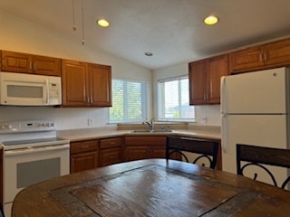 Foto del edificio - 2166 Camellia Dr