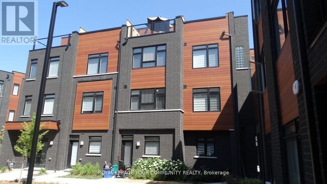 Photo du bâtiment - 370C-370C Red Maple Rd