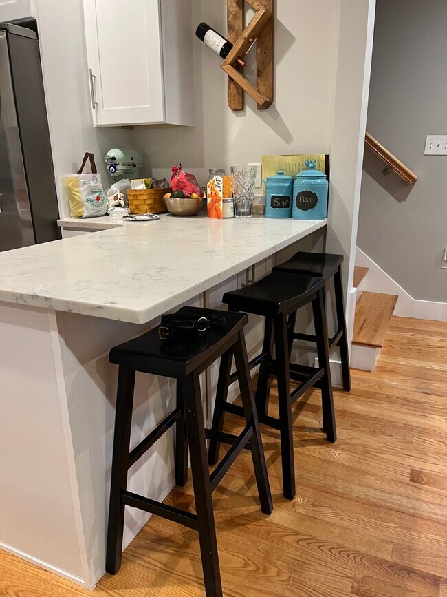 Building Photo - 39 Montrose St