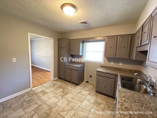 Building Photo - 1258 Dogwood Dr