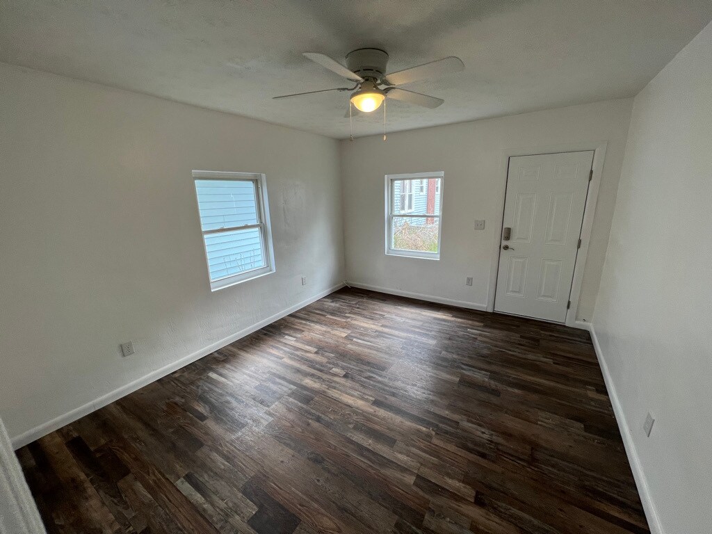 Building Photo - 430 Etna St