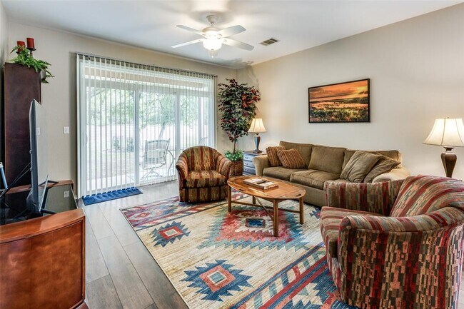 Foto del edificio - 203 Essex Ln