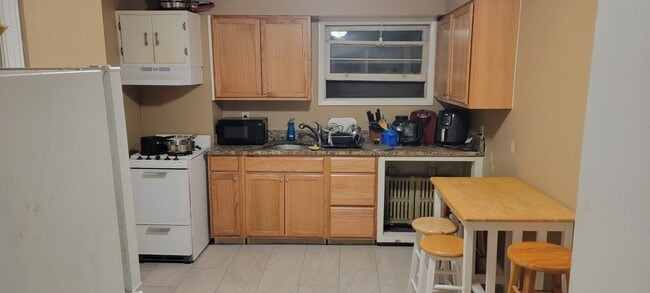 Building Photo - 310 Western Ave