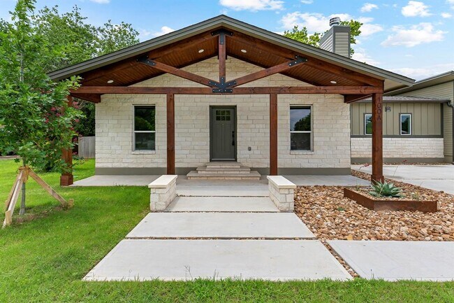 Building Photo - 100 Bryson Bend