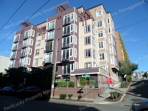 Building Photo - 124 Bellevue Ave E