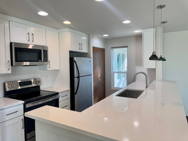 Building Photo - Woodlake Condo!!!
